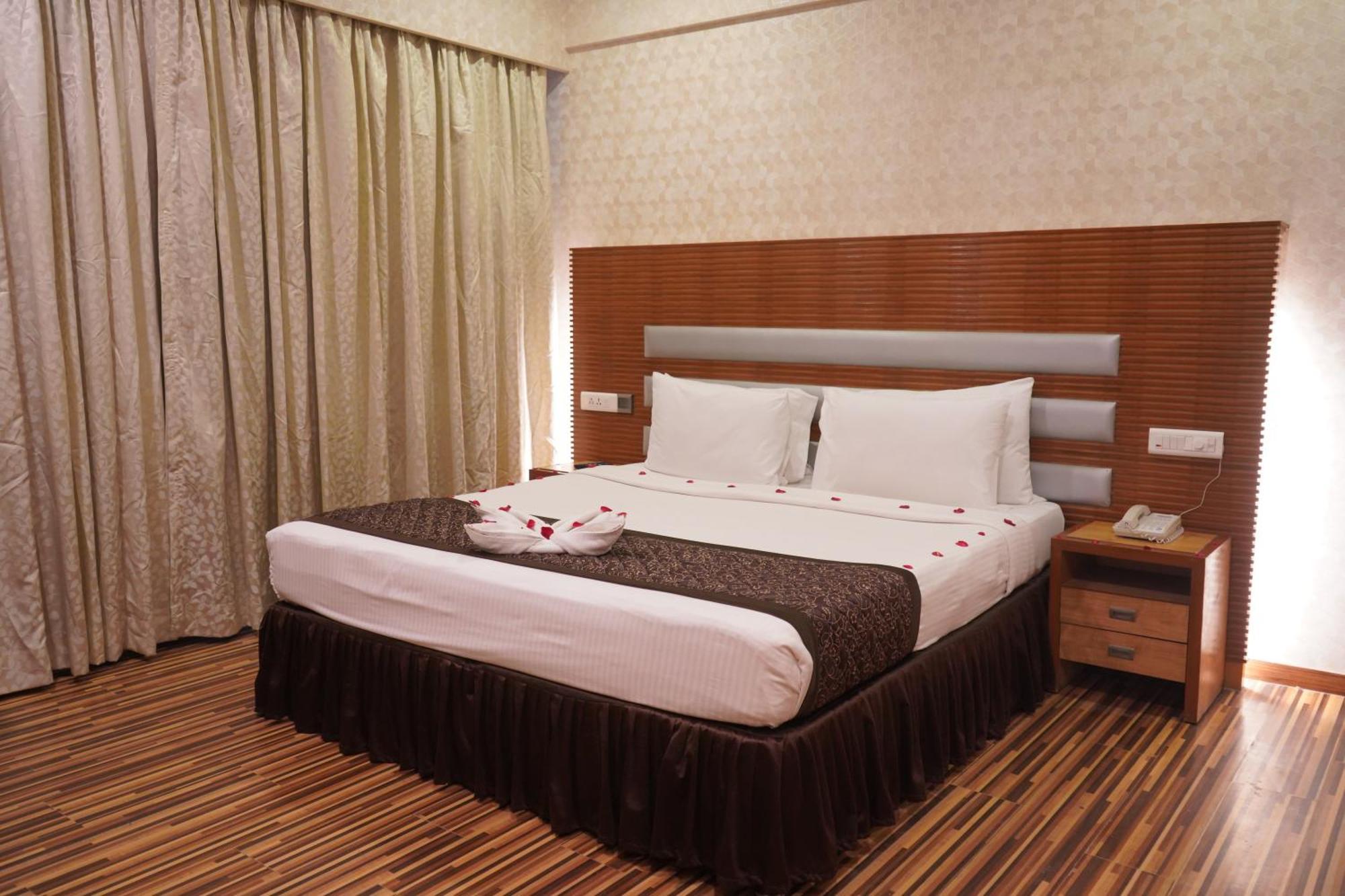 St Laurn The Spiritual Resort Shirdi Εξωτερικό φωτογραφία