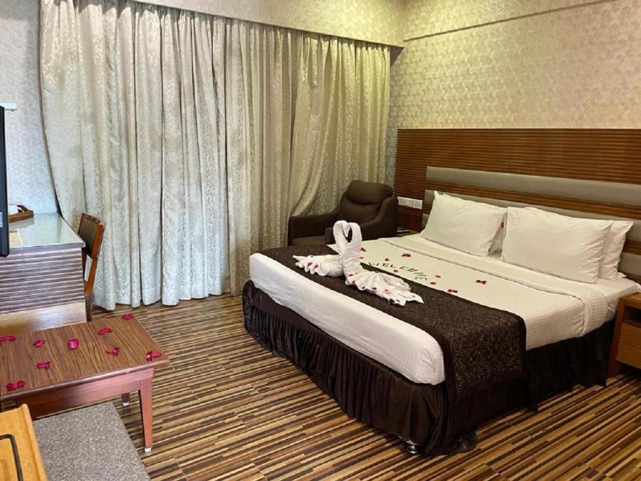 St Laurn The Spiritual Resort Shirdi Εξωτερικό φωτογραφία
